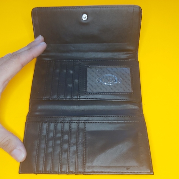 Guess Tri Fold Wallet - Picture 3 of 4